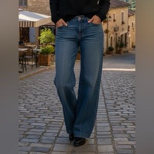 Levi’s Perfectly Slimming Wide Leg Jeans - Distressed Raw Hem - Size 10M